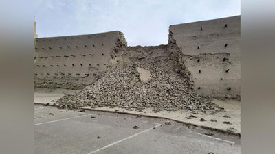 'Yog`ingarchilik sabab Buxorodagi “Talipoch qal`a darvozasi” chap tomonidagi qal`a devorining bir qismi qulab tushdi (foto)'ning rasmi