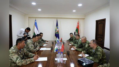 'O`zbekiston – Belarus harbiylari rejalashtirilgan hamkorlikdagi mashg`ulot yuzasidan brifing o`tkazdi'ning rasmi