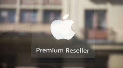 Изрображение 'APPLE ЗАПАТЕНТОВАЛА ТЕЛЕФОН, ГНУЩИЙСЯ В ОБЕ СТОРОНЫ'