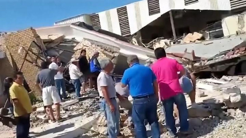 Изрображение 'В Мексике в церкви обрушилась крыша: 10 человек погибли, 60 пострадали (видео)'