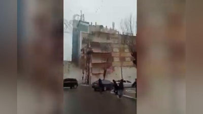 Изрображение 'Жилые дома в Турции и Сирии рушатся на глазах очевидцев (видео)'