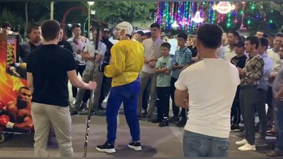 Изрображение 'В Ташкенте люди в хоккейной форме гуляют по рынкам и магазинам (видео)'