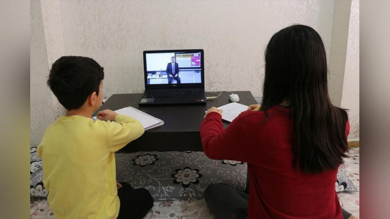 'O`qituvchilardan onlayn ta`lim olayotgan o`quvchilarning baholarini sun`iy ravishda pasaytirmaslikni talab qilinmoqda'ning rasmi