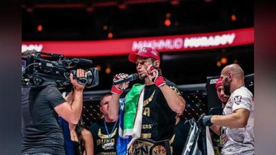 'Mahmud Murodov ikkinchi raundda raqibini nokaut qildi (video)'ning rasmi