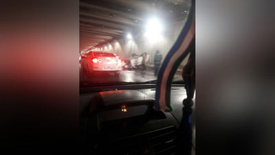 Изрображение 'ДТП В ТАШКЕНТЕ: АВТОМОБИЛЬ СНЕС СТОЛБ И ПЕРЕВЕРНУЛСЯ (ФОТО)'