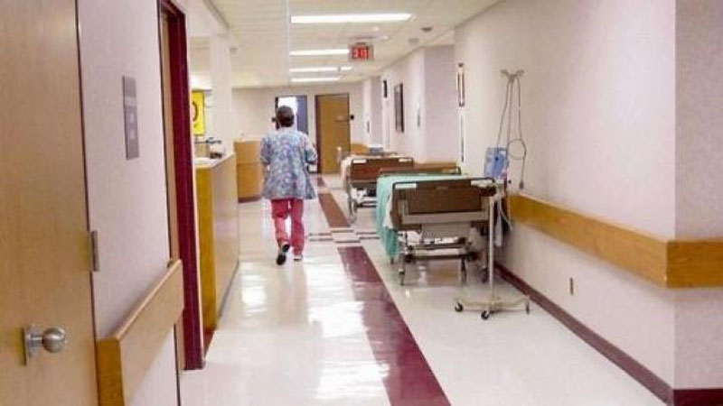 'Namangandagi shifoxonada 28 yoshli ayol bir xonada davolanayotgan sherigining pullarni o`g`irlab ketdi'ning rasmi