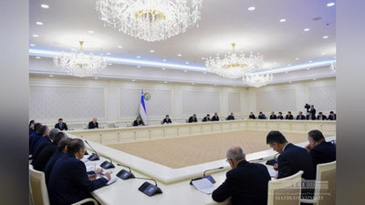 'Онлайн: Айни дамда Ўзбекистон Президенти Шавкат Мирзиёев раислигида видеоселектор йиғилиши бўлиб ўтмоқда'ning rasmi