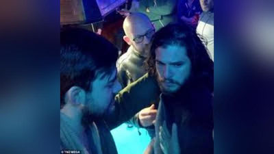 '“TAXT O`YINLARI” YuLDUZINI NYu-YORKDAGI BARDAN HAYDAB ChIQARIShDI'ning rasmi