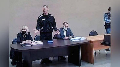 'Алексей Навальний 9 йилга озодликдан маҳрум қилинди'ning rasmi