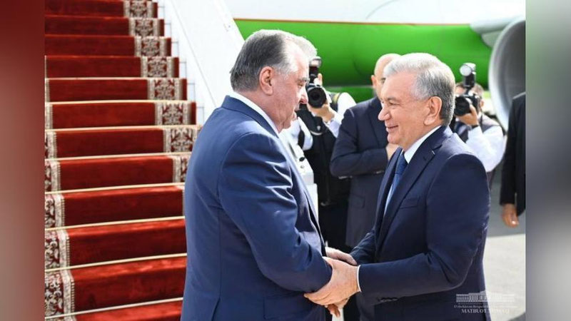 Изрображение 'Шавкат Мирзиёев завершил визит в Таджикистан и отбыл в Ташкент'