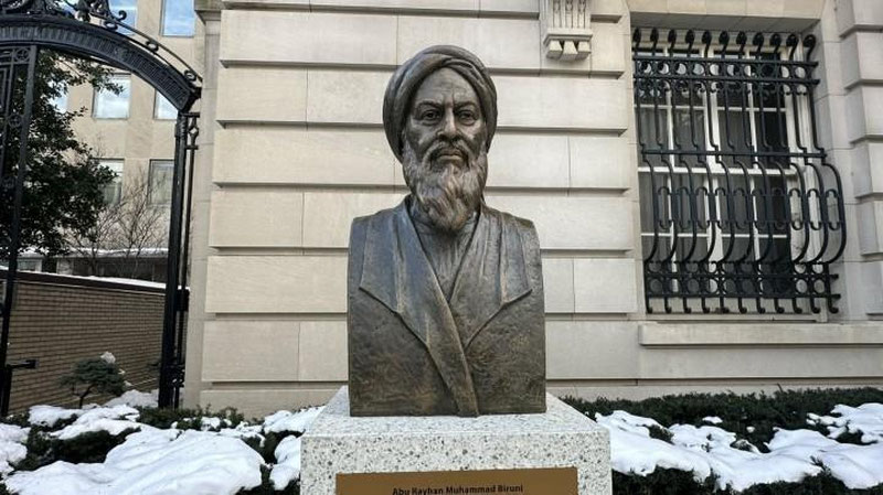 Изрображение 'В Вашингтоне установлен бюст Абу Райхану Беруни (видео)'