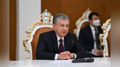 'Шавкат Мирзиёев Ўзбекистон, Озарбайжон ва Туркия вазирларининг уч томонлама йиғилиши тадбирларида иштирок этаётган Озарбайжон делегациясини қабул қилди'ning rasmi
