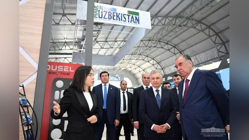 Изрображение 'Лидеры Узбекистана и Таджикистана посетили выставку «Made in Uzbekistan»'