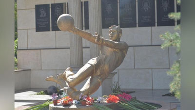 Изрображение 'В ТАШКЕНТЕ ПОЧТИЛИ ПАМЯТЬ КОМАНДЫ "ПАХТАКОР-79"'