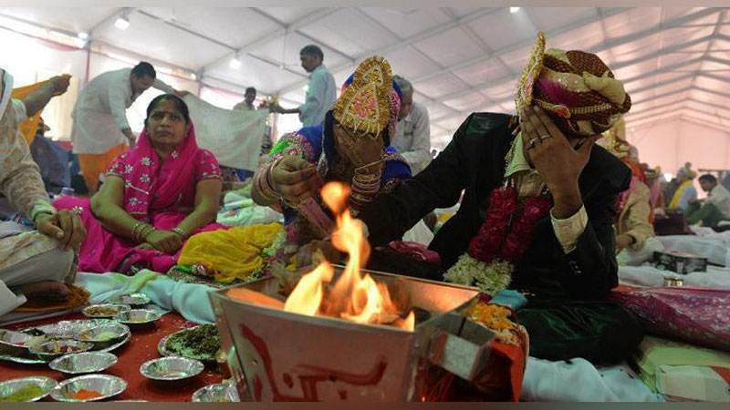 'Ҳиндистонда меҳмонлар тўйда овқат талашди'ning rasmi