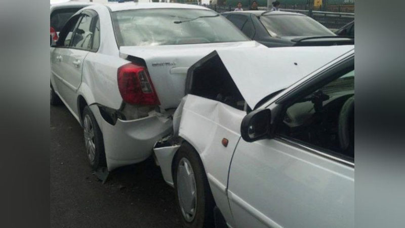 Изрображение 'В Ташкенте столкнулись пять автомашин: трое водителей доставлены в больницу'