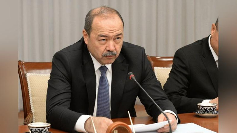 'Bosh vazir ayrim mahalla raislarini tanqid qildi, uch nafar mas`ulga hayfsan e`lon qildi'ning rasmi