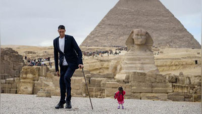 'Дунёнинг энг бўйдор эркаги билан энг паст бўйли аёли Мисрда учрашди (видео)'ning rasmi