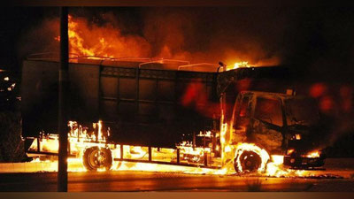 Изрображение 'Под Джизаком из-за перегрева тормозных колодок сгорела фура (видео)'