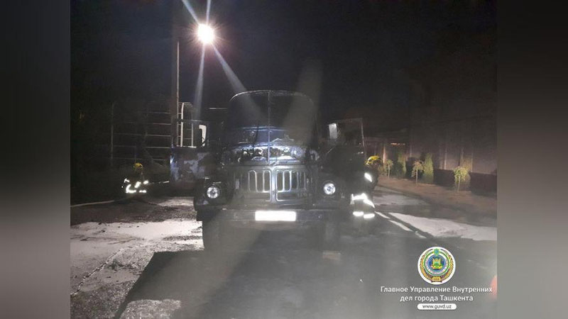 'Toshkentda yana bir yuk mashinasi yonib ketdi (foto)'ning rasmi