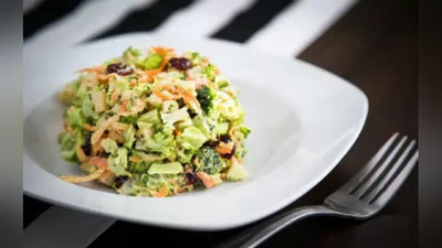 Изрображение 'РЕЦЕПТ ДНЯ: САЛАТ ИЗ БРОККОЛИ С ЯБЛОКАМИ'