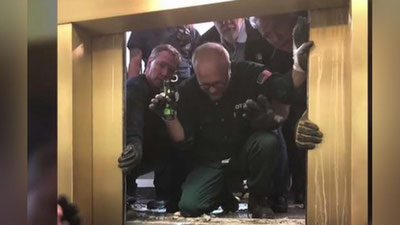 Изрображение 'В ЧИКАГО ЛИФТ С ПАССАЖИРАМИ УПАЛ С 95-ГО ЭТАЖА'