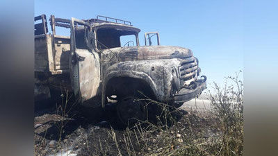 Изрображение 'В СЫРДАРЬЕ ВОДИТЕЛЬ "ЗИЛ-130" ЕДВА НЕ СГОРЕЛ, ПЫТАЯСЬ ЗАТУШИТЬ ПОЖАР (ФОТО)'