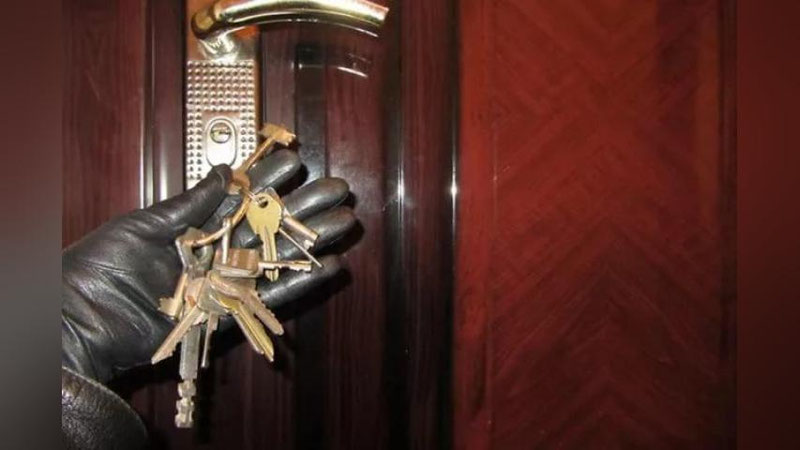 Изрображение 'ВОРЫ ПОДОБРАЛИ КЛЮЧИ И УНЕСЛИ ДЕНЬГИ ИЗ ЮНУСАБАДСКОЙ КВАРТИРЫ'