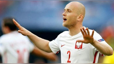 'Polshalik futbolchi bir zarb bilan jurnalistni qutqardi (Video)'ning rasmi