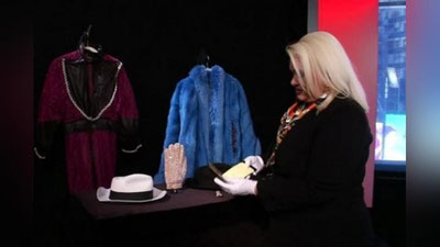 'Майкл Жексон ва Мерилин Монрога тегишли буюмлар аукционда сотувга қўйилди'ning rasmi