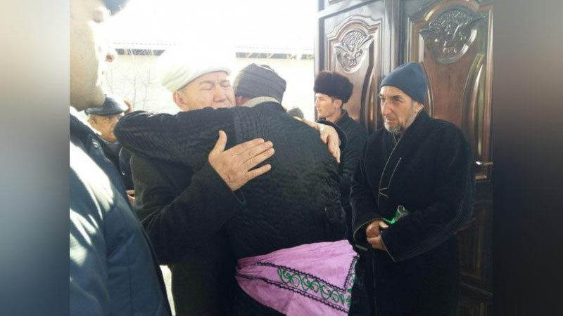 'Наманганда фожиа қурбонлари хонадонларига таъзия билдирилди'ning rasmi