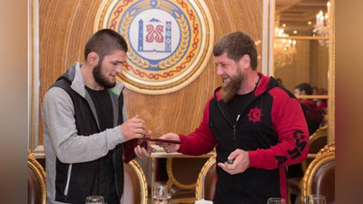 'Ramzan Qodirov Xabibga Mersedes W222 mashinasini sovg`a qildi (foto+video)'ning rasmi