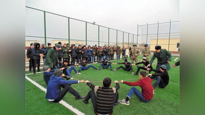 'Nukusda tarbiyasi og`ir yoshlar bilan "Armiyada bir kunim" aksiyasi o`tkazildi'ning rasmi