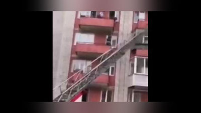 Изрображение 'В РОССИИ ЗАМЕТИЛИ ПСИХИЧЕСКИ БОЛЬНОГО "ЧЕЛОВЕКА-ПАУКА" (ВИДЕО)'