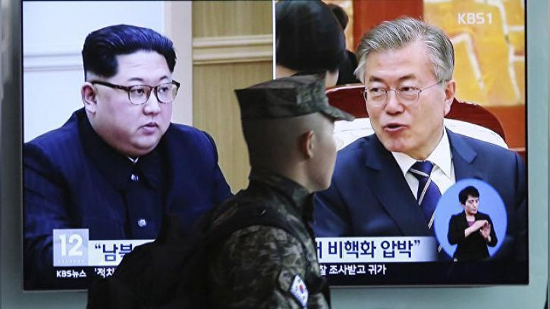 'Тарихий учрашув: Ким Чен Ин Жанубга қадам қўйган илк КХДР раҳбари'ning rasmi