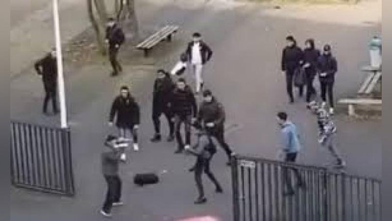 'Нидерландияда талабалар қуролланган эркакнинг ҳужумини қайтаришди (Видео)'ning rasmi