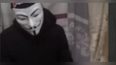 'Andijonda samosud:  Niqob taqqan odam yigitni bo`yniga pichoq tirab uni o`ldirishini aytdi (video)'ning rasmi
