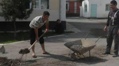 'Муйноқда ўқитувчилар шанбаликка жалб этилгани ростми? Расмийлар изоҳ берди'ning rasmi