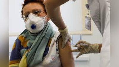 'Rossiyaning barcha hududlarida koronavirusga qarshi ommaviy emlash boshlandi'ning rasmi