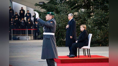 Изрображение 'Ангела Меркель сидя слушала гимн Казахстана (видео)'