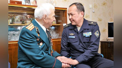 'General Ahmad Burhonov Ikkinchi jahon urushi qatnashchilarining uyida bo`ldi'ning rasmi