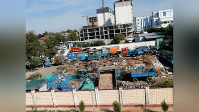 Изрображение 'Благоустройщики устроили свалку возле юнусабадской поликлиники'