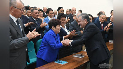 Изрображение 'Видео: Первый день поездки Шавката Мирзиёева в Каракалпакстан'