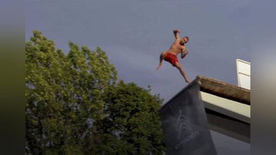 Изрображение 'В НОРВЕГИИ ПРОШЕЛ ЧЕМПИОНАТ ПО "СМЕРТЕЛЬНЫМ" ПРЫЖКАМ В ВОДУ (ВИДЕО)'