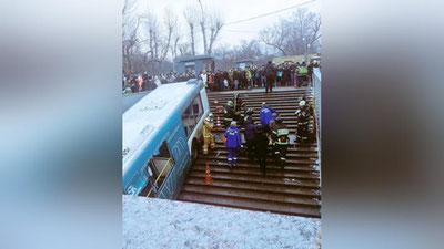 'МОСКВАДАГИ МЕТРО БЕКАТЛАРДАН БИРИДА АВТОБУС ОДАМЛАРНИ БОСИБ КЕТДИ'ning rasmi