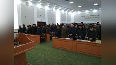 'Намангандаги барча идора, ташкилот ва корхоналарда иш куни бир дақиқалик сукут билан бошланди'ning rasmi