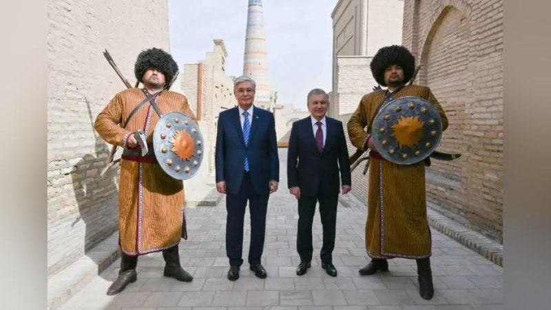 Изрображение 'Президенты Узбекистана и Казахстана посетили достопримечательности Хивы'