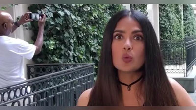 'Semyuel L. Jekson Salma Xayekning videoroligini chippakka chiqarmoqchi bo`ldi (Video)'ning rasmi
