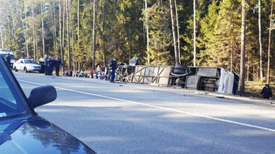 '40 нафар бола кетаётган автобус автоҳалокатга учради (Фото)'ning rasmi