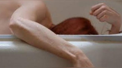 'Москвада ваннада селфи қилмоқчи бўлган аёл ҳалок бўлди 'ning rasmi